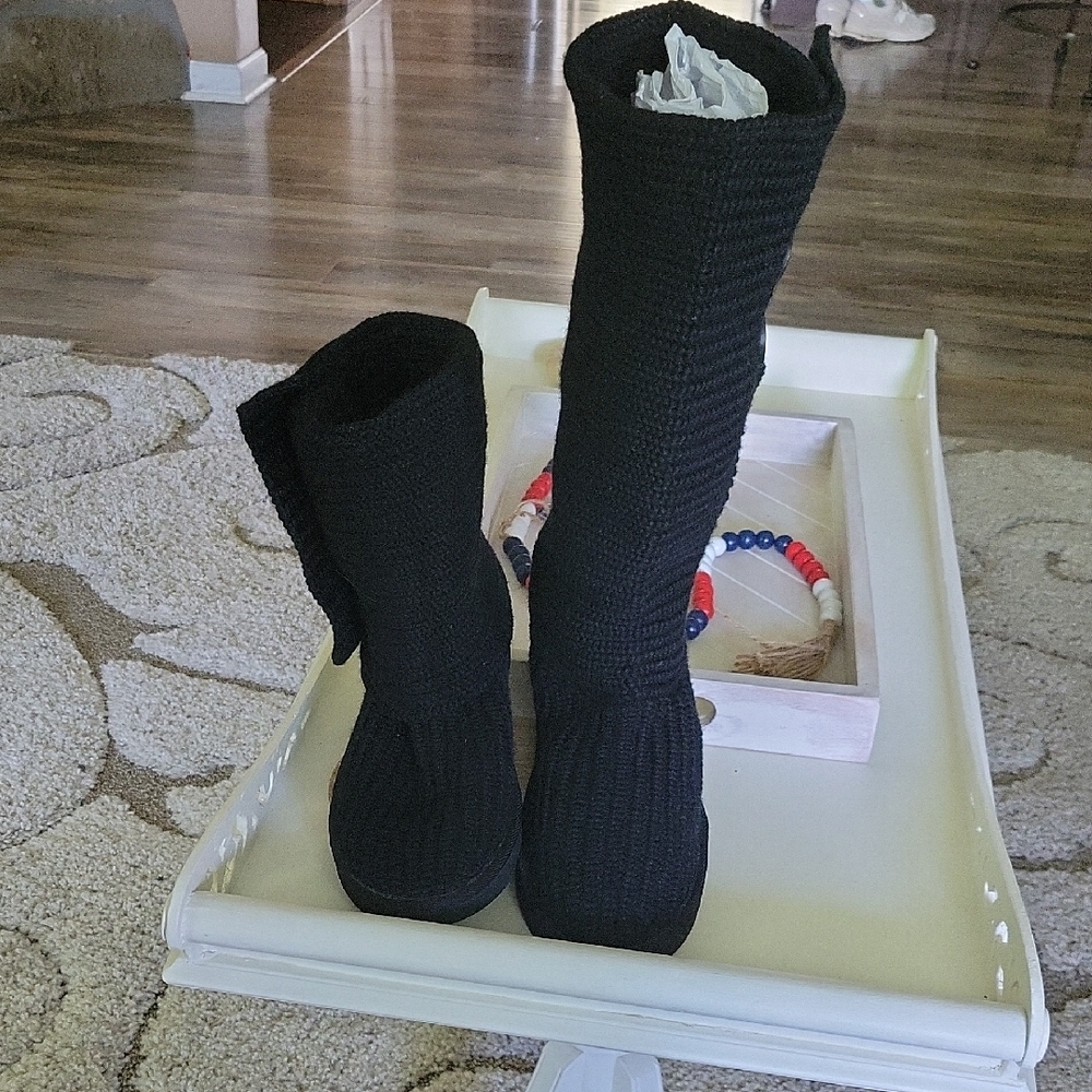 UGG sz 7 Black Woven Boots